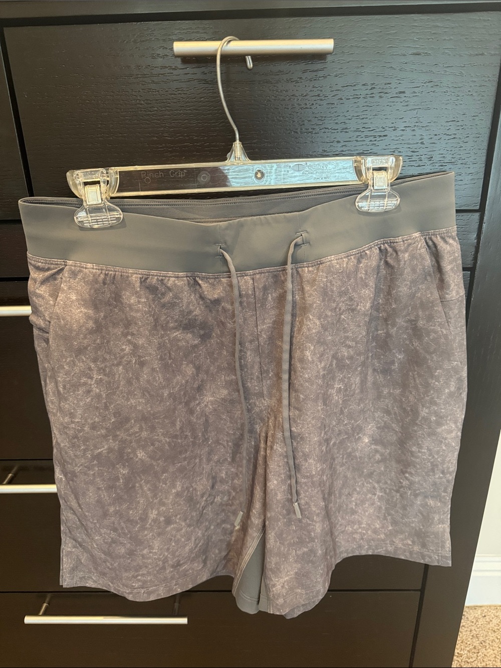 Lululemon Mens Size Large Grey Shorts 7”